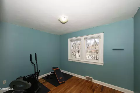 Bedroom - 2814 Halsey Dr, Schenectady, NY 12304 photo 2 of 2