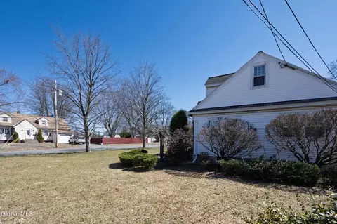 Exterior - 2814 Halsey Dr, Schenectady, NY 12304 photo 5 of 7