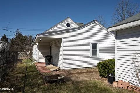 Exterior - 2814 Halsey Dr, Schenectady, NY 12304 photo 3 of 7