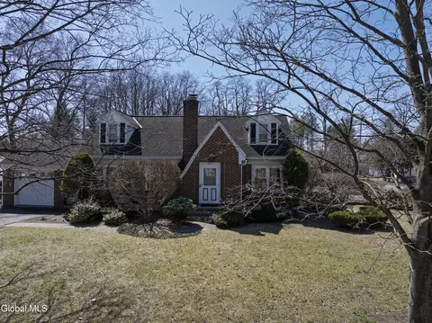 Exterior - 2814 Halsey Dr, Schenectady, NY 12304 photo 6 of 7