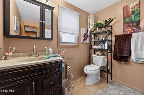 Bath - 1931 Jerome Ave, Schenectady, NY 12306 photo 3 of 4