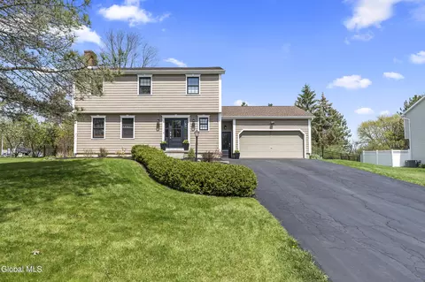 3 Cephalonia Dr, Niskayuna, NY 12309