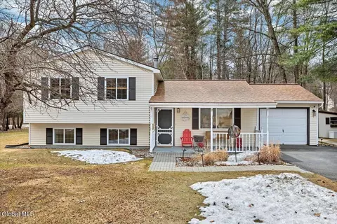 63 Rainbow Trl, Queensbury, NY 12804