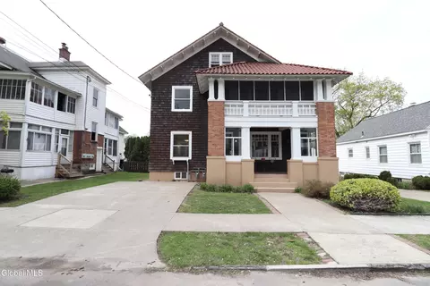 28 Stewart St, Amsterdam, NY 12010