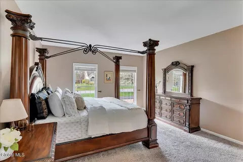 Bedroom - 26 Timberwick Dr, Halfmoon, NY 12065 photo 2 of 8