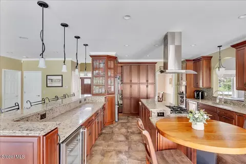 Kitchen - 26 Timberwick Dr, Halfmoon, NY 12065 photo 2 of 4