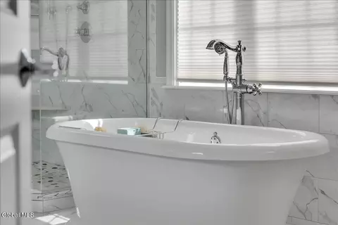 Bath - 26 Timberwick Dr, Halfmoon, NY 12065 photo 3 of 11