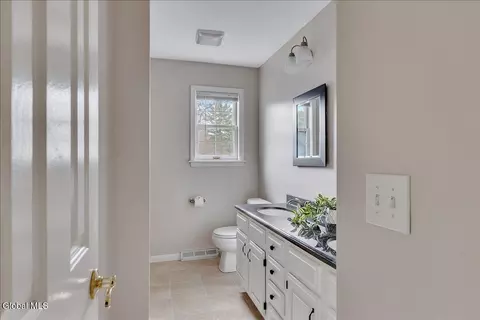 Bath - 26 Timberwick Dr, Halfmoon, NY 12065 photo 9 of 11