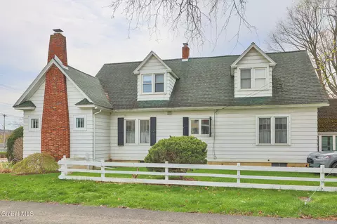 9 6th St, Waterford, NY 12188