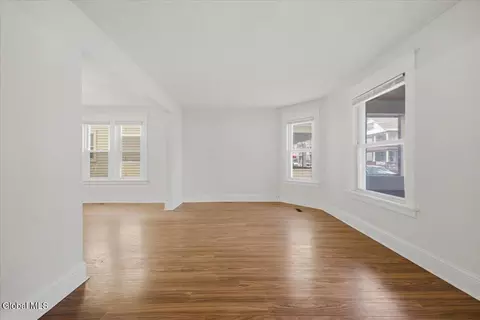 Living - 21 Hawk St, Schenectady, NY 12307 photo 2 of 7