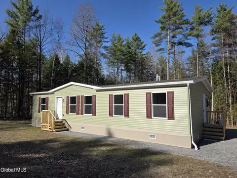 71 Ferris Rd, Chestertown, NY 12817