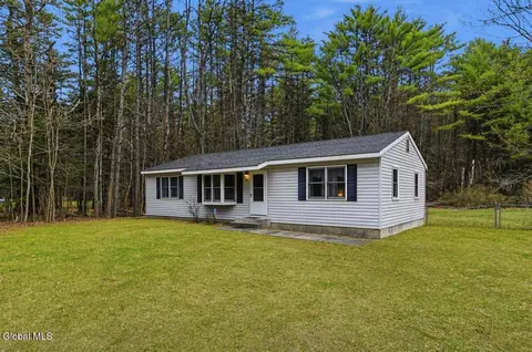 861 Lake Ave, Lake Luzerne, NY 12846
