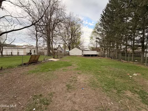 Exterior - 1025 Hegeman St, Schenectady, NY 12306 photo 8 of 9