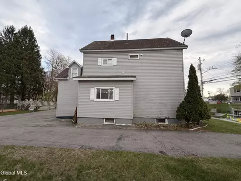 Exterior - 1025 Hegeman St, Schenectady, NY 12306 photo 4 of 9