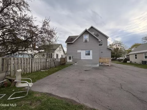 Exterior - 1025 Hegeman St, Schenectady, NY 12306 photo 6 of 9