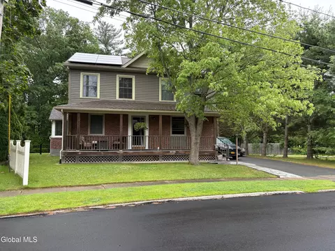 22 Brent St, Colonie, NY 12205