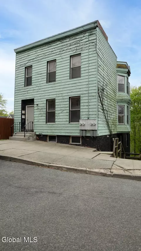 62 College Ave, Troy, NY 12180