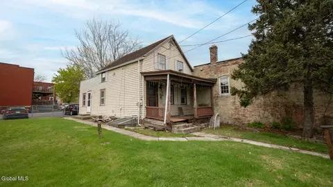 83 13th St, Troy, NY 12180