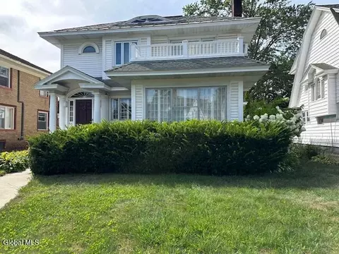 843 Wright Ave, Schenectady, NY 12309