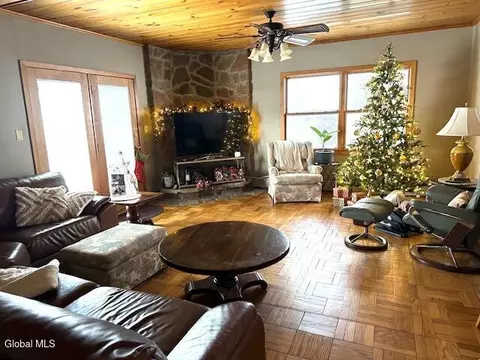 Living - 843 Wright Ave, Schenectady, NY 12309 photo 6 of 8