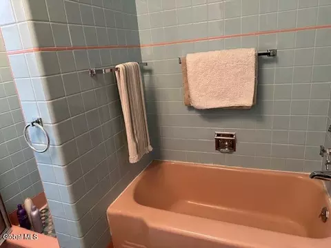Bath - 843 Wright Ave, Schenectady, NY 12309 photo 3 of 4