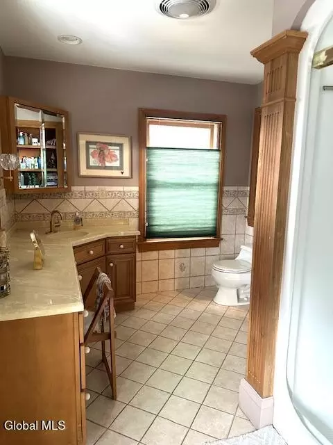 Bath - 843 Wright Ave, Schenectady, NY 12309 photo 1 of 4