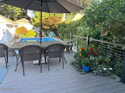 Exterior - 843 Wright Ave, Schenectady, NY 12309 photo 6 of 7
