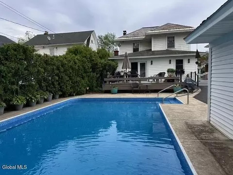 Exterior - 843 Wright Ave, Schenectady, NY 12309 photo 4 of 7