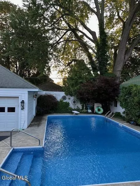 Exterior - 843 Wright Ave, Schenectady, NY 12309 photo 3 of 7