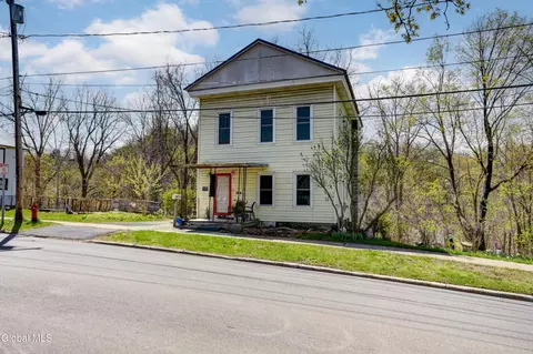 104 Moyer St, Canajoharie, NY 13317