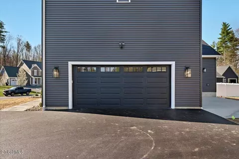 Exterior - 105 Diamond Pl, Schenectady, NY 12306 photo 3 of 7