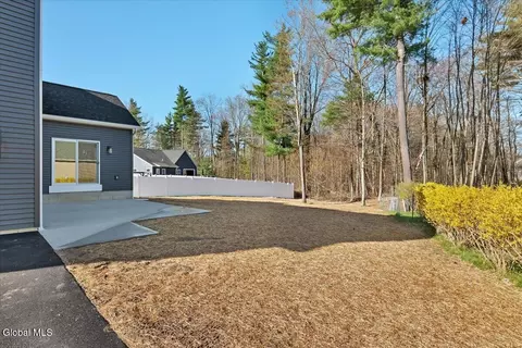 Exterior - 105 Diamond Pl, Schenectady, NY 12306 photo 4 of 7