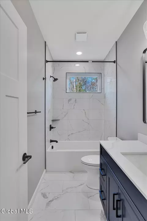 Bath - 105 Diamond Pl, Schenectady, NY 12306 photo 8 of 9