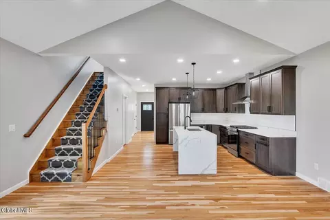 Entry Way - 105 Diamond Pl, Schenectady, NY 12306 photo 3 of 9