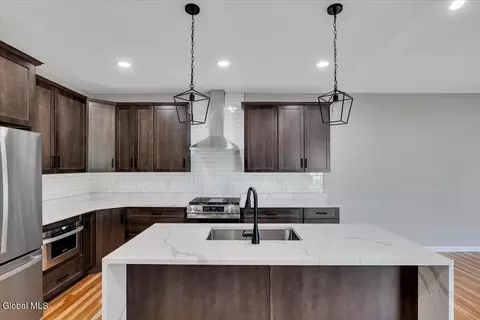 Kitchen - 105 Diamond Pl, Schenectady, NY 12306 photo 4 of 4