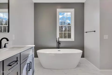 Bath - 105 Diamond Pl, Schenectady, NY 12306 photo 1 of 9