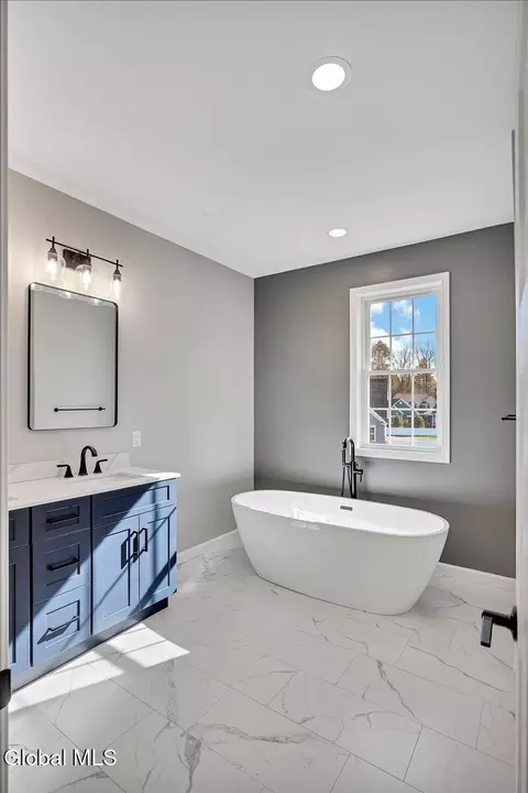 Bath - 105 Diamond Pl, Schenectady, NY 12306 photo 3 of 9