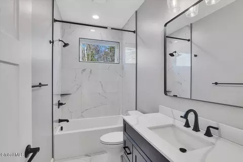 Bath - 105 Diamond Pl, Schenectady, NY 12306 photo 6 of 9