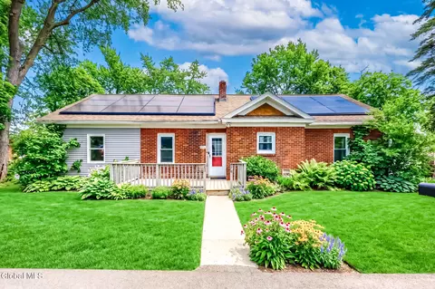 55 Park Ave, Latham, NY 12110