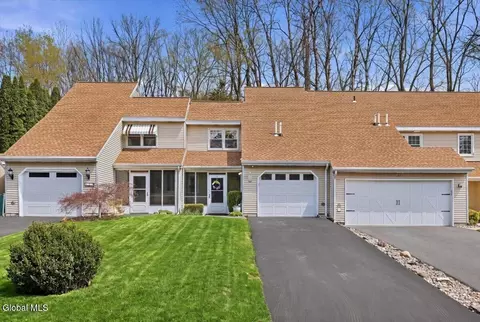 25 Grant Hill Ct, Clifton Park, NY 12065