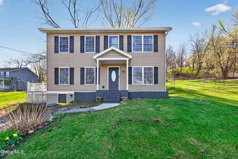 84 Lord Ave, Troy, NY 12180