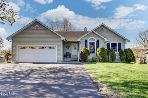 4 Rockefeller Dr, Saint Johnsville, NY 13452