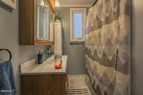 Bath - 38 1st Ave, Broadalbin, NY 12025 photo 2 of 4