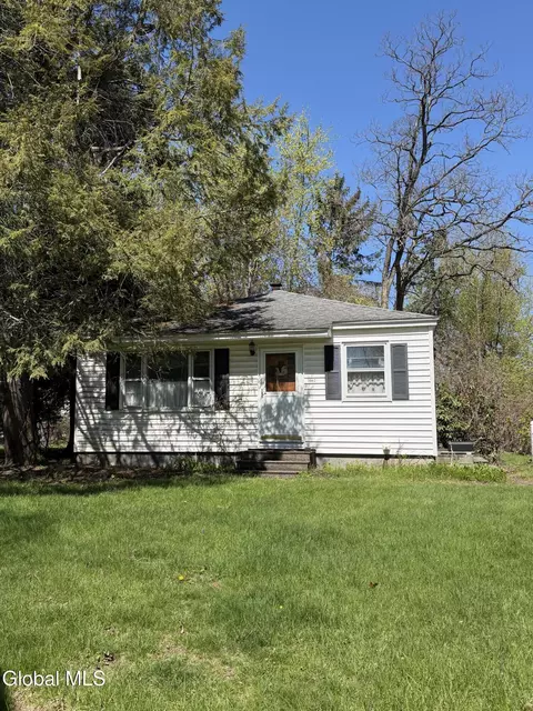 1062 6th St, Schenectady, NY 12303