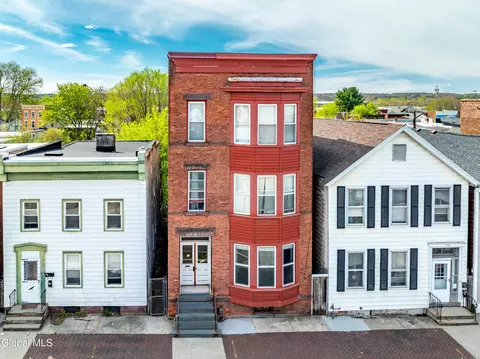 435 3rd St, Troy, NY 12180