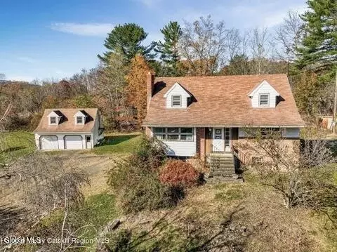 41 Fish Rd, Oak Hill, NY 12460