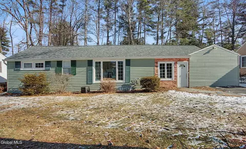 11 Cherry Ln, Guilderland, NY 12084