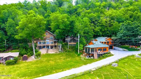 9 Chippewa Loop, Brant Lake, NY 12815