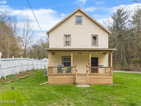 93 Chatham St, Nassau, NY 12123