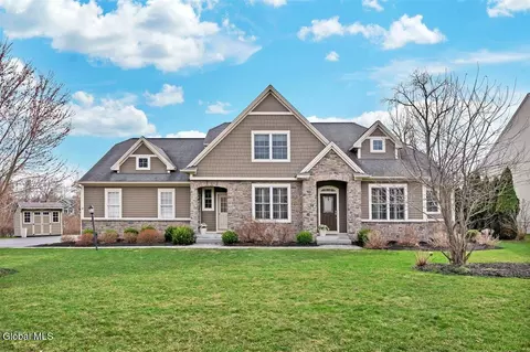 11 Sundance Ln, Loudonville, NY 12211